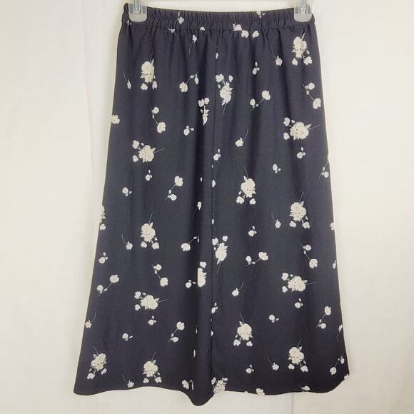 Elodie black dainty floral Aline pull on midi skirt Size small Romantic Girly - Picture 2 of 8